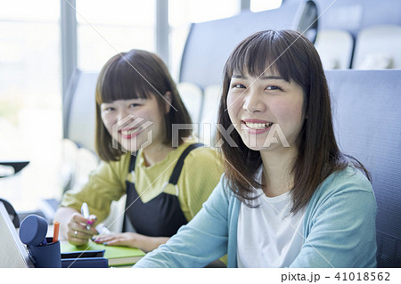 大学 女子大生 キャンパス 大学 女子大生 キャンパス 41018562