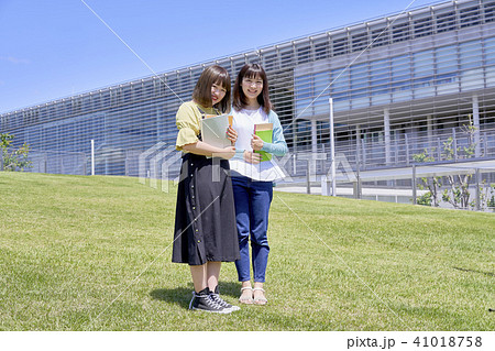 大学　女子大生　キャンパス 41018758