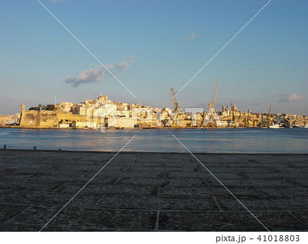 ヴァレッタから眺めたスリー・シティーズ ヴァレッタから眺めたスリー・シティーズ 41018803