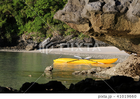 Kayaking on white sand beach at limestone island  41019660