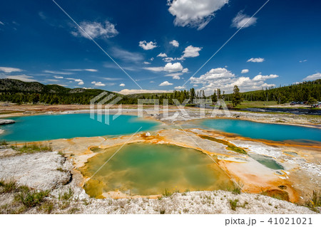 Hot thermal spring in Yellowstone 41021021