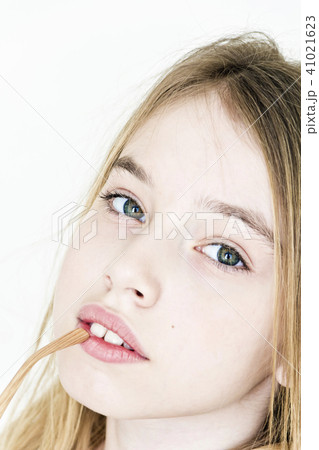 Teenager girl with big green eyes on white wall 41021623