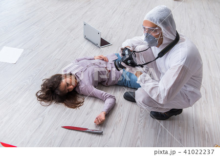 Forensic investigator at the crime scene investigating woman mur 41022237