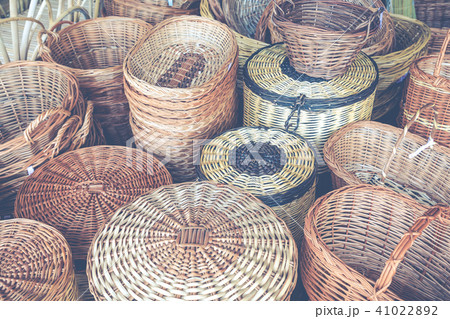 Popular souvenirs in the Feria de San Telmo market 41022892