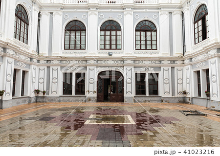 Sucre is the constitutional capital of Bolivia. Tr 41023216