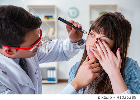 Doctor examining patients eye in hospital Doctor examining patients eye in hospital 41025289