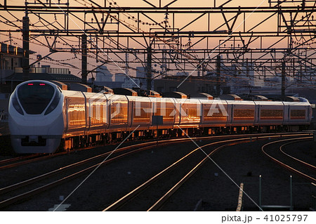 夕日に染まる常磐線特急ひたち号 夕日に染まる常磐線特急ひたち号 41025797