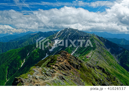 北岳山頂から見る間ノ岳への稜線 北岳山頂から見る間ノ岳への稜線 41026537