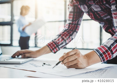 Construction concept of Engineer or architect meeting for projec Construction concept of Engineer or architect meeting for projec 41028015