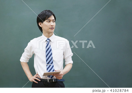 先生 教師 教室 学校 授業 タブレット ICT教育 黒板 塾 学習塾 教育イメージ 先生 教師 教室 学校 授業 タブレット ICT教育 黒板 塾 学習塾 教育イメージ 41028784