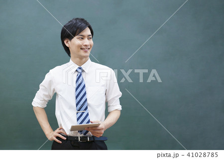 先生 教師 教室 学校 授業 タブレット ICT教育 黒板 塾 学習塾 教育イメージ 先生 教師 教室 学校 授業 タブレット ICT教育 黒板 塾 学習塾 教育イメージ 41028785
