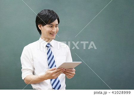先生 教師 教室 学校 授業 タブレット ICT教育 黒板 塾 学習塾 教育イメージ 先生 教師 教室 学校 授業 タブレット ICT教育 黒板 塾 学習塾 教育イメージ 41028999