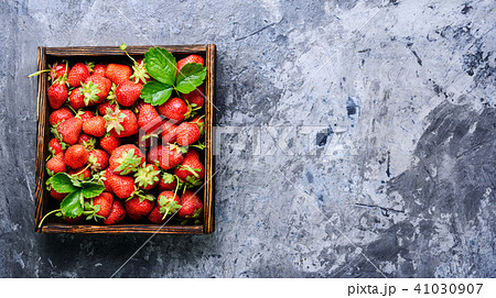 box of strawberries box of strawberries 41030907