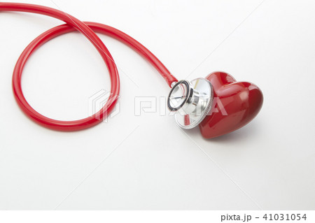 Red stethoscope and heart 41031054