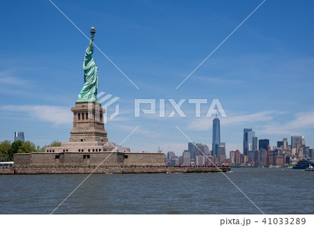 Statue of Liberty and Manhattan Skyline Statue of Liberty and Manhattan Skyline 41033289