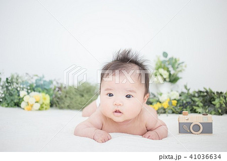 うつ伏せの赤ちゃん 41036634