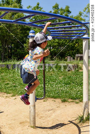 雲梯する女の子 雲梯する女の子 41040208