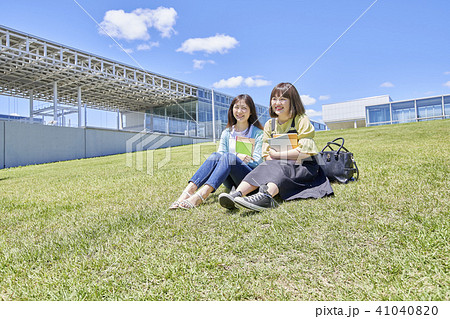 大学　女子大生　キャンパス 41040820