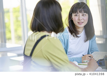 大学　女子大生　キャンパス 41041398