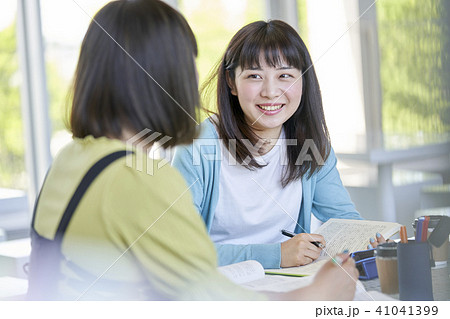 大学　女子大生　キャンパス 41041399