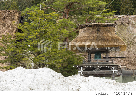 岐阜 白川郷の明善寺の鐘楼門 岐阜 白川郷の明善寺の鐘楼門 41041478