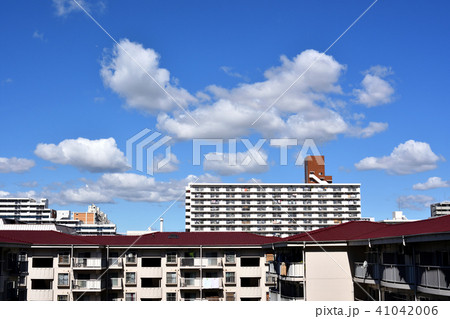 八潮パークタウンの集合住宅と青空 41042006