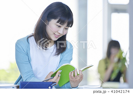 大学　女子大生　キャンパス 41042174