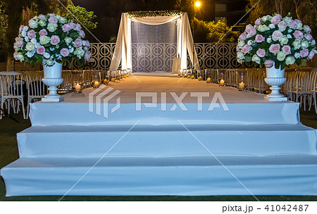 Jewish Hupa , wedding putdoor . 41042487