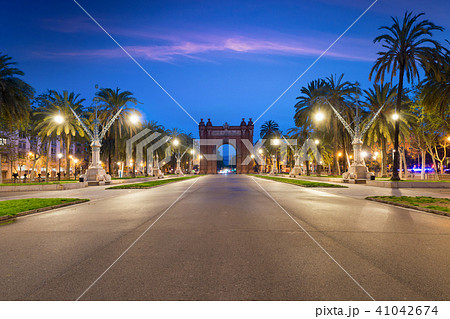Arc de Triomf at night in Barcelona, Spain Arc de Triomf at night in Barcelona, Spain 41042674