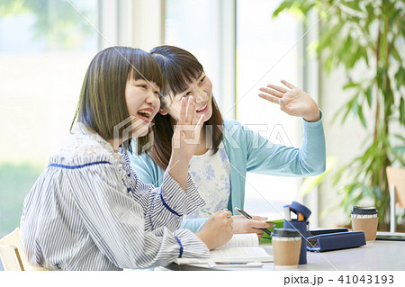 大学　女子大生　キャンパス 41043193