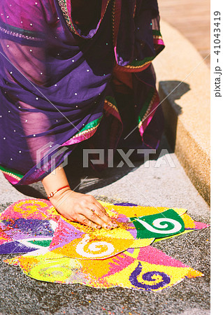 Women decorating traditional rice art (Rangoli) Women decorating traditional rice art (Rangoli) 41043419