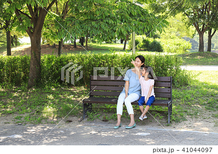 公園 ベンチ 屋外 41044097