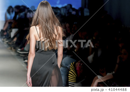 models in fashion show 41044488
