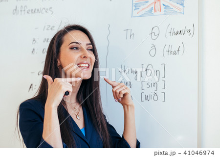 English lesson Teacher shows how to pronounce the sounds English lesson Teacher shows how to pronounce the sounds 41046974