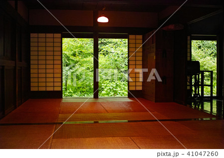 整形四つ間取りの農家の古民家内部 舞岡公園小谷戸の里の写真素材