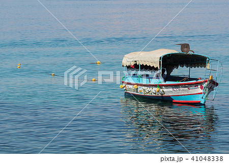 Touristic ships on the beach of Aqaba, Jordan. Pop 41048338