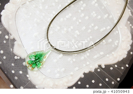 ガラスペンダント（ネックレス） 41050943