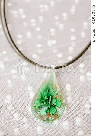ガラスペンダント（ネックレス） 41050945