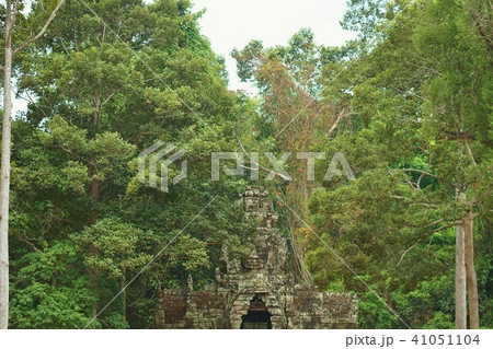 カンボジア、アンコール遺跡、バンテアイ・クデイの入り口 41051104