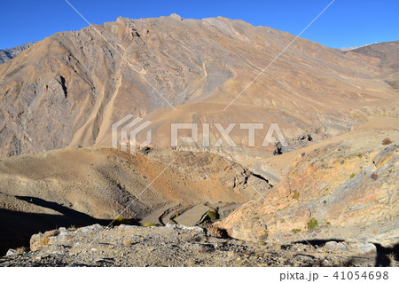 インドのヒマラヤ山岳地帯　スピティ谷の絶景　美しい山と村　 41054698