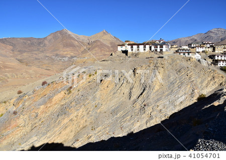 インドのヒマラヤ山岳地帯 スピティ谷のキッバル村 白壁の家々 インドのヒマラヤ山岳地帯 スピティ谷のキッバル村 白壁の家々 41054701