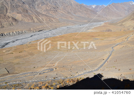 インドのヒマラヤ山岳地帯 スピティ谷のキー村 キーゴンパから見た絶景 美しい山と川 インドのヒマラヤ山岳地帯 スピティ谷のキー村 キーゴンパから見た絶景 美しい山と川 41054760