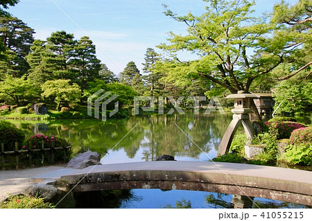 兼六園・徽軫灯籠(石川県・金沢市) 兼六園・徽軫灯籠(石川県・金沢市) 41055215