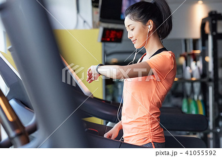 女性 ジム ランニング 女性 ジム ランニング 41055592