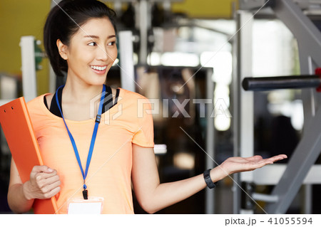 フィットネスジム　スタッフ　女性 41055594