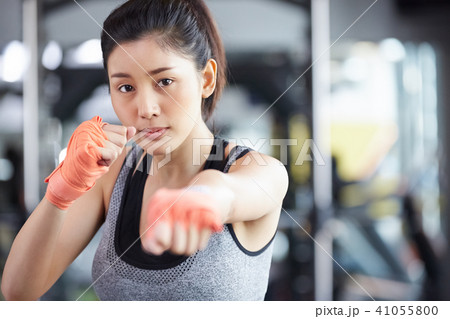 女性 フィットネスジム ボクササイズ 女性 フィットネスジム ボクササイズ 41055800