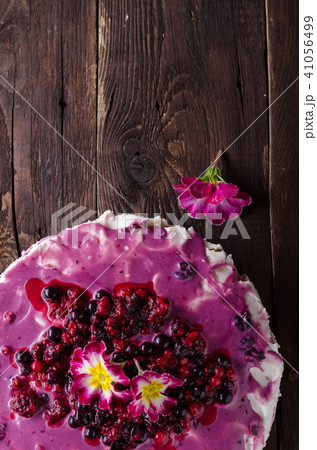 Cheesecake with white chocolate 41056499