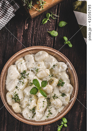 Cheese gnocchi with blue cheese sauce and galic 41056795