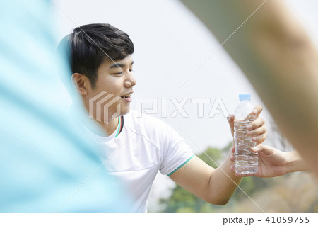 10代 喉の渇き 渇き 41059755