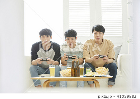 リビングルーム ゲーム 男 41059882